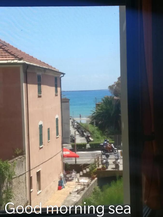 House Of Fly With Sea View, Front The Beach Савона Екстериор снимка