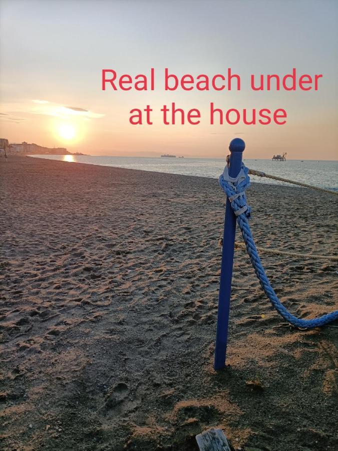 House Of Fly With Sea View, Front The Beach Савона Екстериор снимка